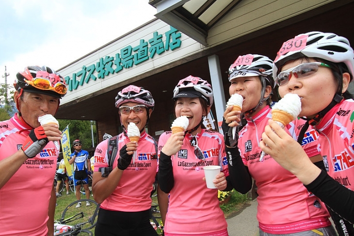 安曇野でソフトクリームをぺろり。美味しい!