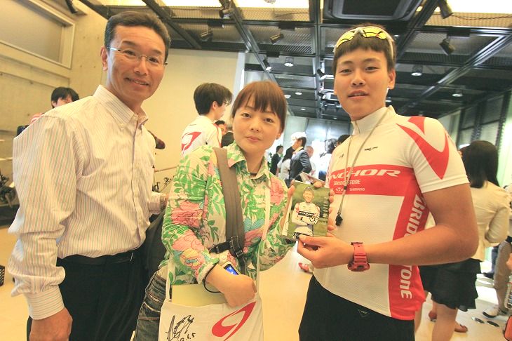ナショナルジャージの沢田選手からサインをもらった!