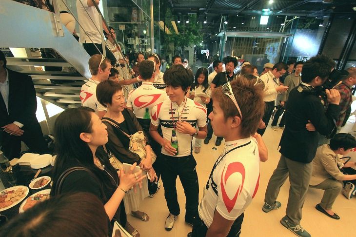 選手と気軽におしゃべりできるまたとない機会だ