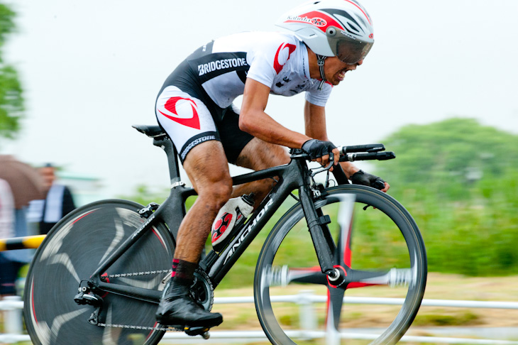 全日本選手権個人タイムトライアルで優勝した西薗良太(ブリヂストンアンカー)