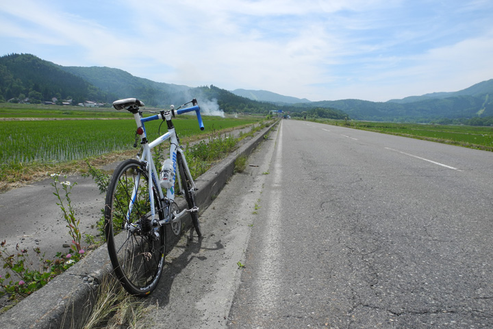 白馬周辺の道路は道幅が広いので走りやすい テストにはうってつけだ
