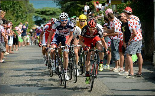 3級山岳モンサンクレールでペースを上げるカデル・エヴァンス(オーストラリア、BMCレーシングチーム)