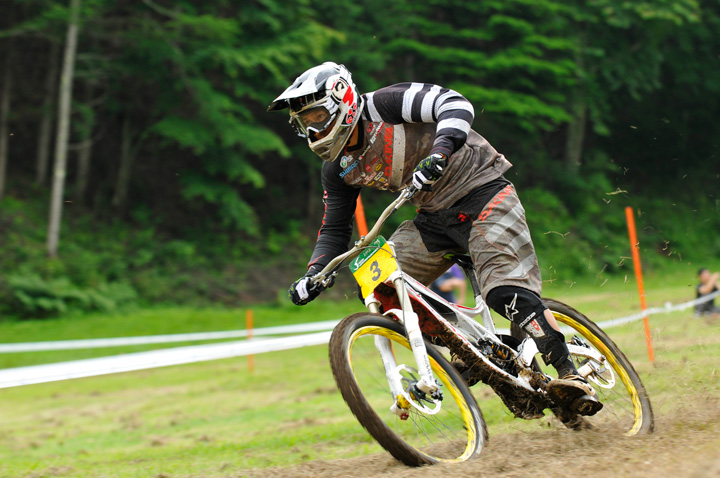 2位の井手川直樹(Devinci/SUNSPI.com)