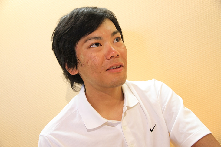 インタビューに答える新城幸也(ユーロップカー)