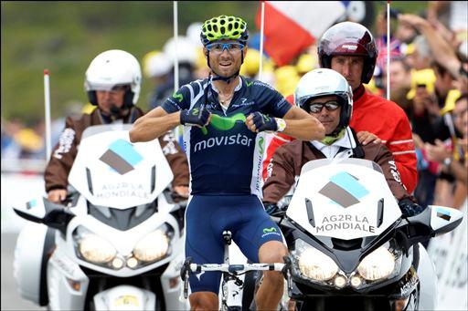 1級山岳ペイラギュードの頂上でゴールするアレハンドロ・バルベルデ(スペイン、モビスター)