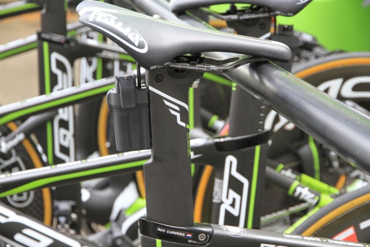 アルゴス・シマノ フェルト DA Di2バッテリーをシートポスト後方に装着する