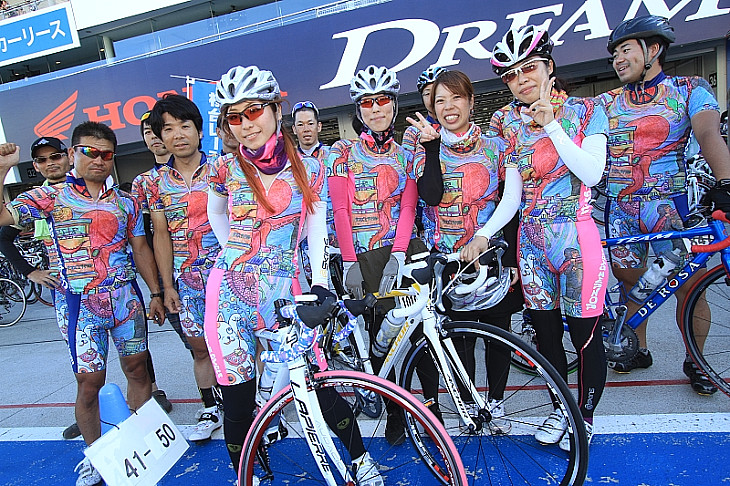 色鉛筆手書き調ジャージがお洒落な チーム・ウオズミサイクル