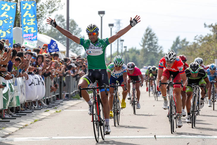 マキシミリアーノ・リケーゼ(チームNIPPO)が優勝