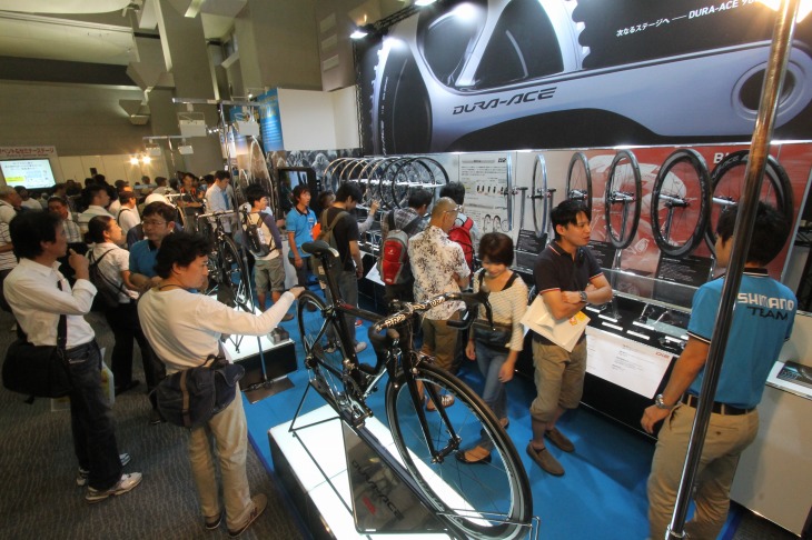 3日間で延べ1万3千人の動員数を記録したサイクルモードフェスタ。写真は大きな注目を集めたシマノブース2012