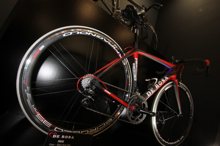 デローザカーボンモデルを身近な存在にするR838
