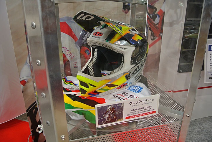 世界選DHI王者グレッグ・ミナー選手のOGK・IXA-C