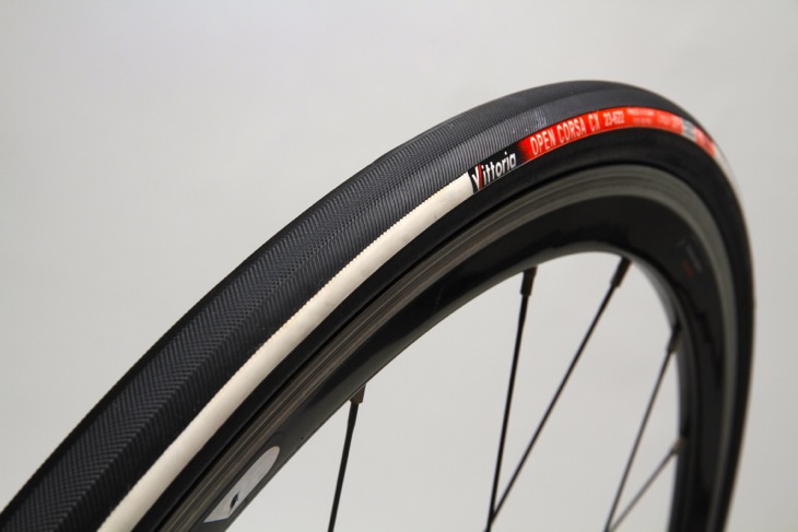 コンパウンドはCORSAシリーズと同じ「Isogrip SC」を使用している(写真はOPEN CORSA CX)