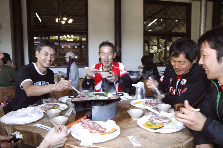 レースの合間に美味しいジンギスカンで補給補給!