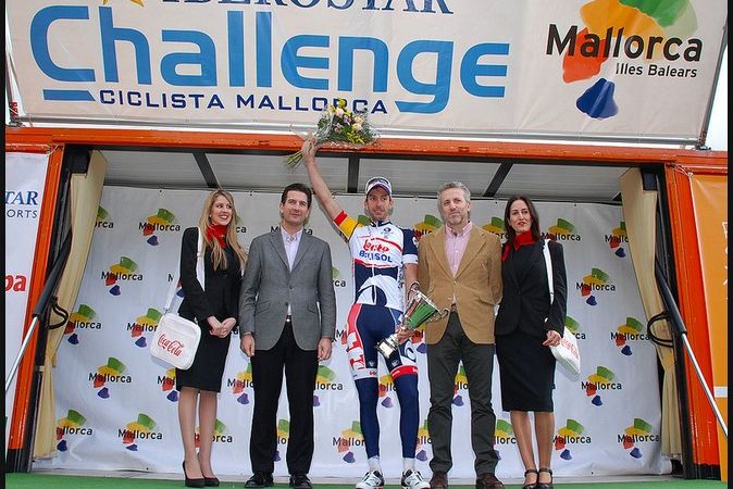 表彰 久しぶりのUCIレース勝利を挙げたケニー・デハース(ベルギー、ロット・ベリソル)