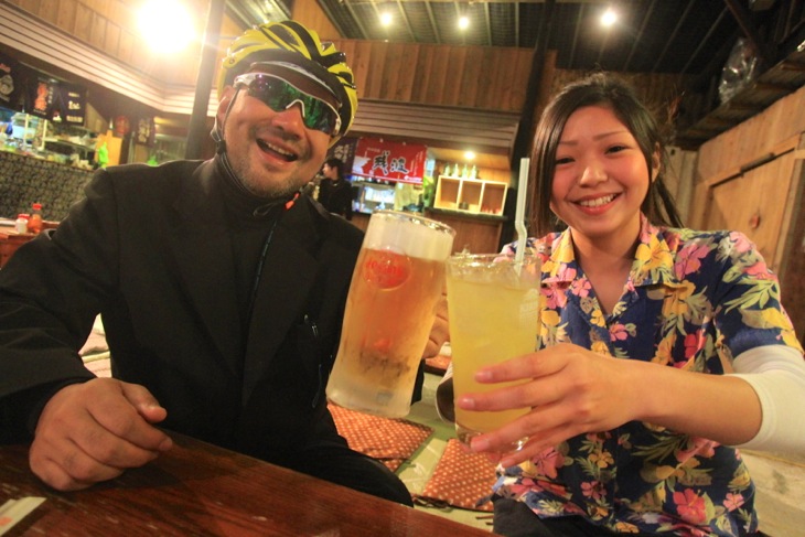カンパ~イ!エロオヤジに笑顔で付き合ってくれる優しい店員さん。