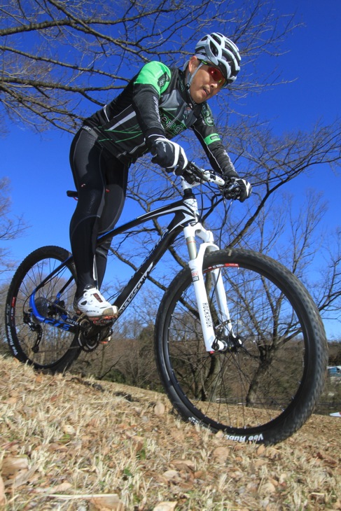 「高剛性かつ低重心のXC用レーシングバイク」戸津井俊介(OVER-DOバイカーズサポート)
