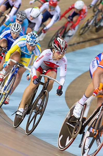女子ポイントレースを走る石井寛子(東京・日本競輪学校)