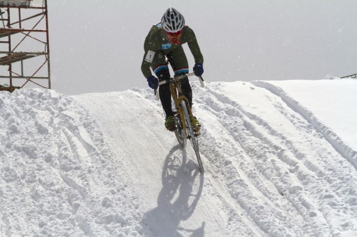 ジェットコースターのような下りで圧倒的な早さを見せた前田公平(Speedvagen Cyclocross Team)