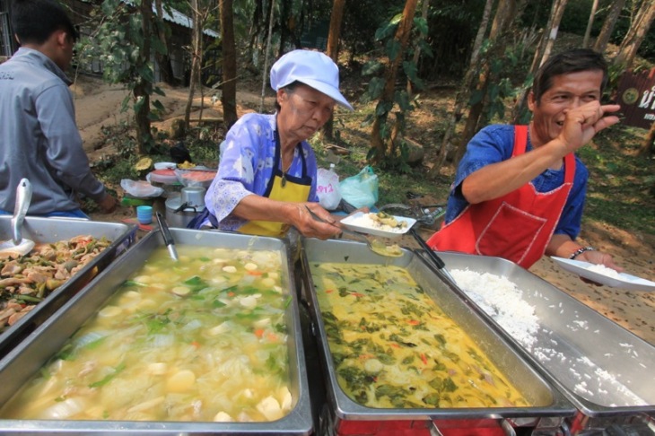 ランチはタイ料理を代表するグリーンカレー