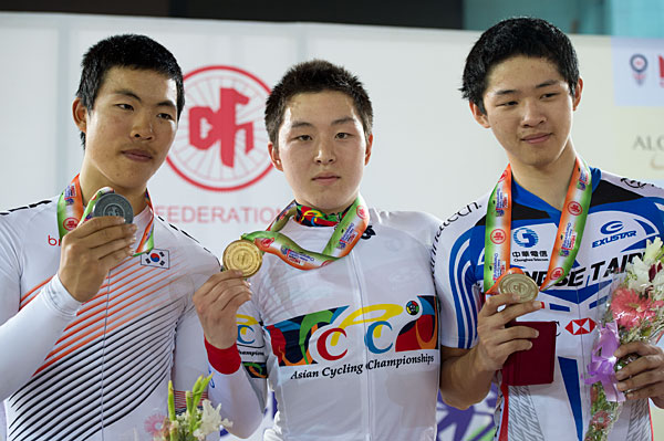 男子ジュニアポイントレースで優勝した原井博斗(福岡・祐誠高校)