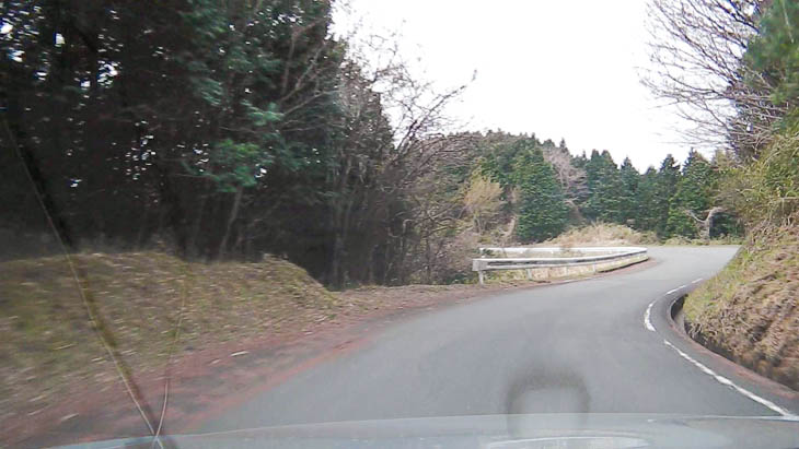 2km地点、平成パークラインはアップダウンの連続(順路は画面奥から手前へ)