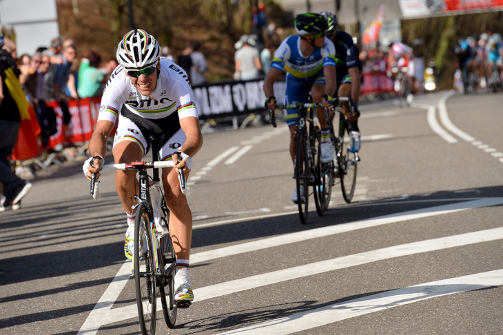 アムステル・ゴールドレースでアタックを仕掛けるフィリップ・ジルベール(ベルギー、BMCレーシングチーム)