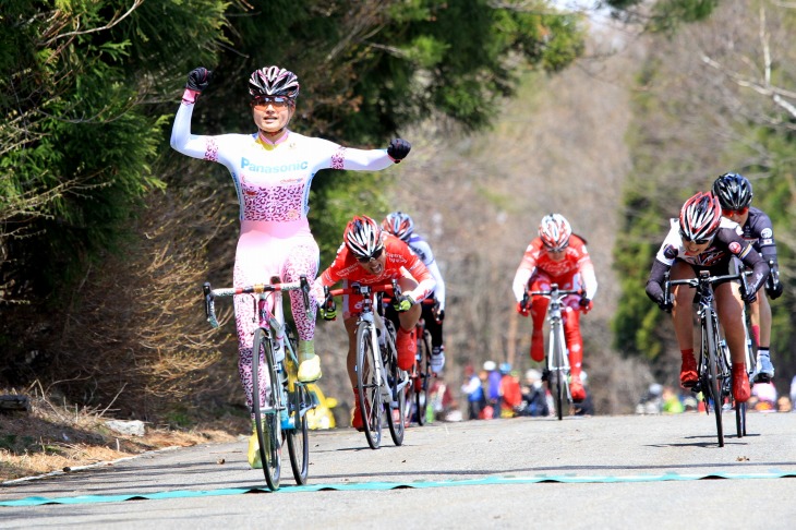 F スプリント勝負を制した豊岡英子(パナソニックレディース)