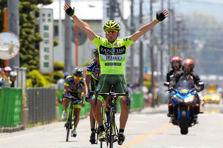 TOJ第3ステージ優勝のピエールパオロ・デ・ネグリ(ヴィーニファンティーニ)
