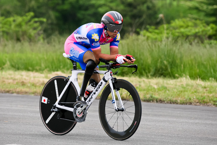 男子自転車競技クラスCの部 優勝した藤田征樹(チームチェブロ)