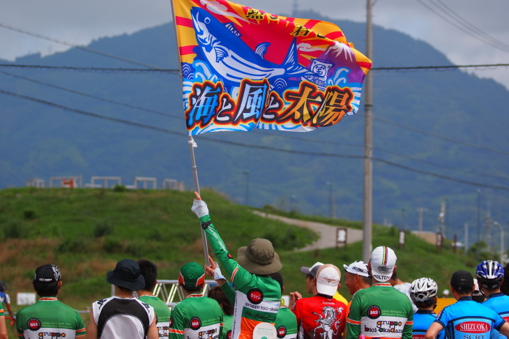 かなり珍しい大漁旗を使った応援はFish Man Raceならでは?