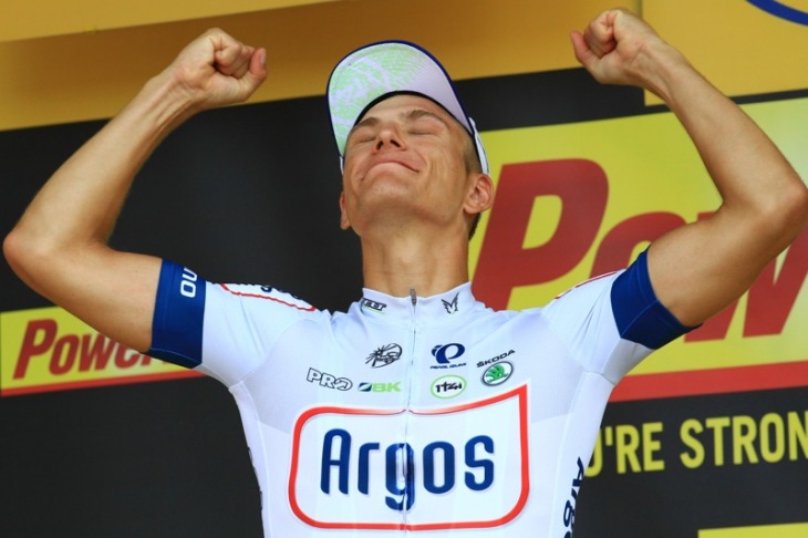 3つめのスプリント勝利に酔いしれるマルセル・キッテル(アルゴス・シマノ)
