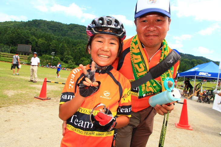 小学校4年生女子で優勝した高橋 瑞希ちゃん