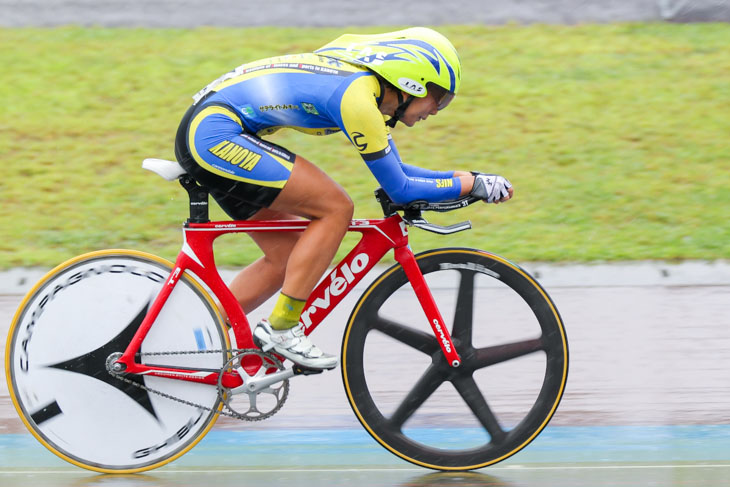 女子3kmインディヴィデュアルパーシュート 1位の上野みなみ(鹿屋体育大)