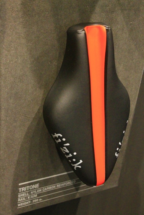 トライアスロン&TT用の「先端カットサドル」TRITON (トライトン)