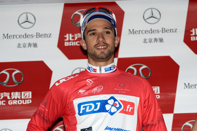 ステージ優勝とリーダージャージを同時に手にしたナセル・ブアニ(フランス、FDJ.fr)