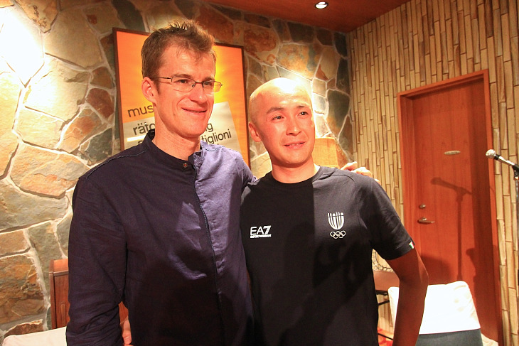 ジャパンカップを優勝したマイケル・ロジャースと記念撮影!
