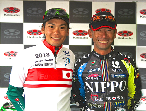 カブトからアイウェアのサポートを受ける新城幸也(ユーロップカー)と福島晋一(チームNIPPO・デローザ)