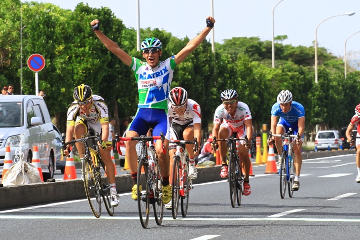チャンピオンレース 2着でゴールした初山翔(ブリヂストン・アンカー)が優勝
