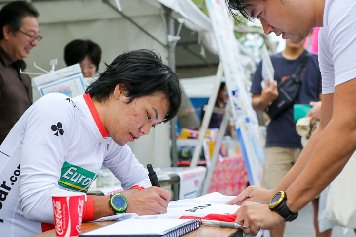 ゲストの新城幸也(ユーロップカー)は引っ張りだこ