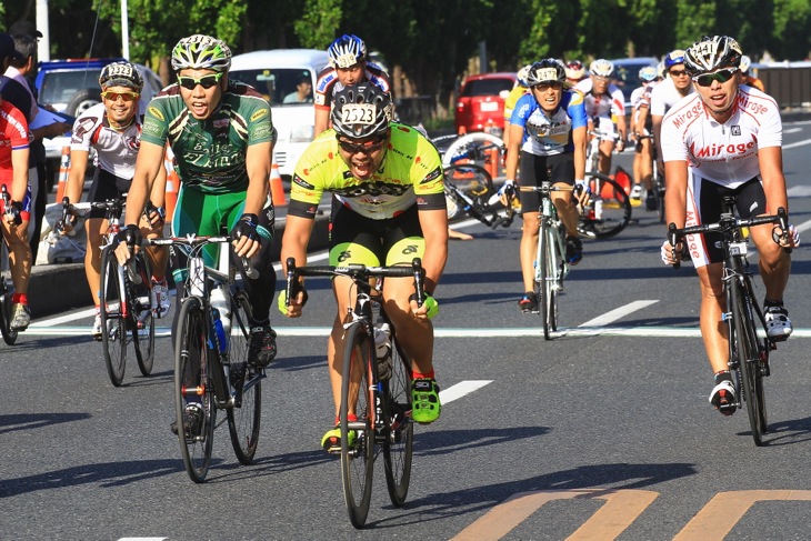 市民50kmサーティー 落車が起こる中、竹内宏(soleil de lest)が先頭でゴール
