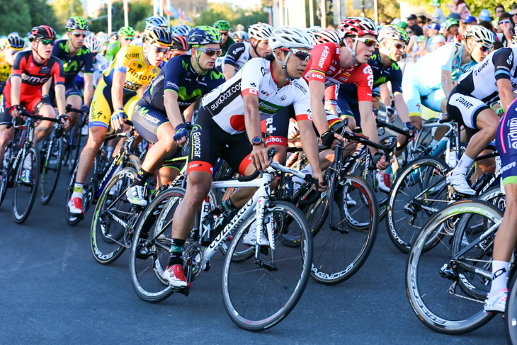 周回コースをこなす全日本チャンピオンの新城幸也(ユーロップカー)