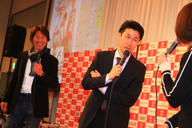 絹代さん、今中大介さん(インターマックス代表)、栗村修さんの楽しいトークショー