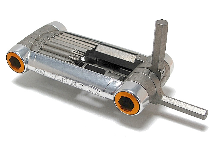 ツールの角度を固定するラチェットロック機構を持つpremium toolシリーズ(写真はpica)