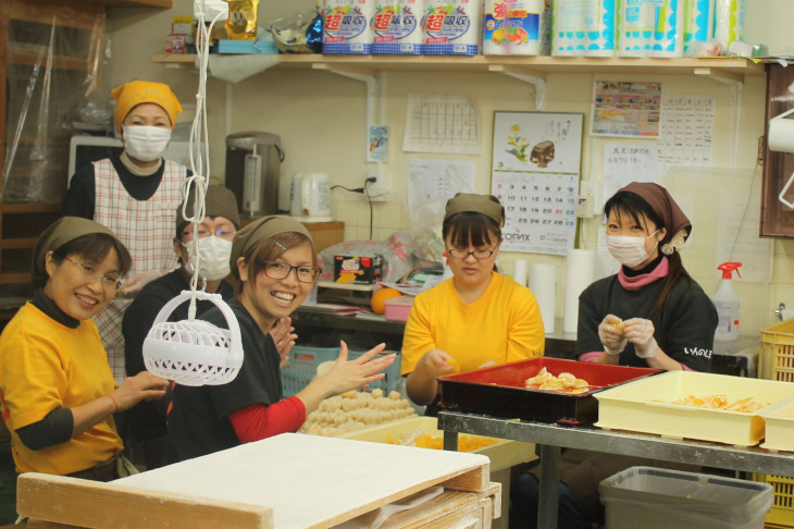 一日に何千個も大福を作る職人のみなさん