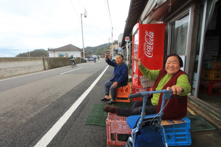 島の人々とのふれあいもサイクリングの魅力