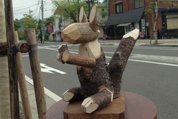 コース沿いに飾られていた木製のオブジェ