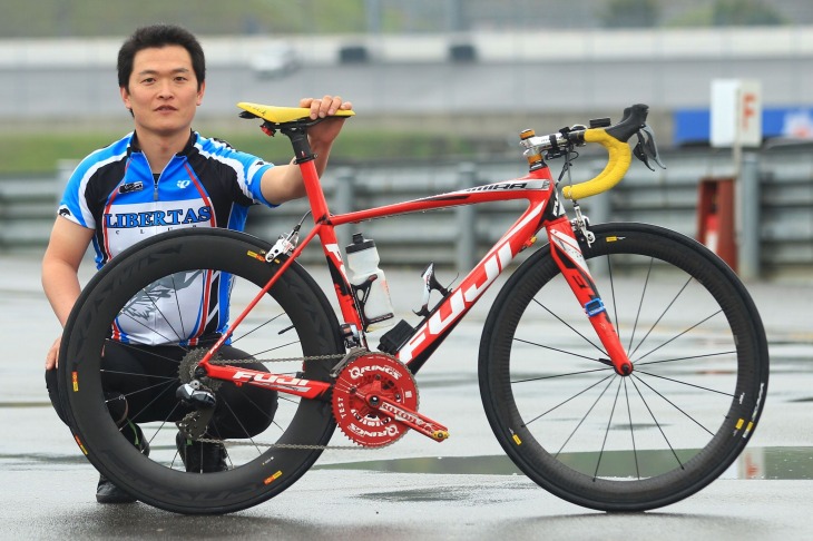 青木康徳さん(LIBERTAS CLUB) FUJI ALTAMIRA マイヨ・ロホVer.
