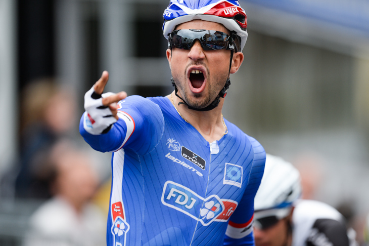 Vサインを出すナセル・ブアニ(フランス、FDJ.fr)