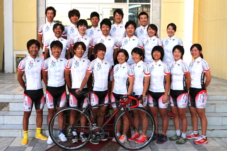 2014アジア選手権 ロード日本選手団。各カテゴリーの代表が集まるこの遠征からジュニア選手が学ぶことは多い