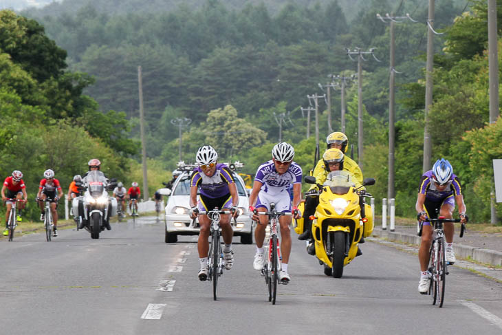 男子ジュニア 冨尾大地(南大隅高)、松本祐典(明治大)、水谷翔(南大隅高)の3人が抜け出す